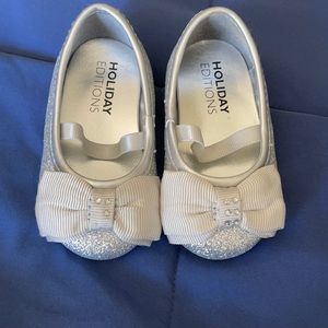 New Glitter holiday baby shoes size 3